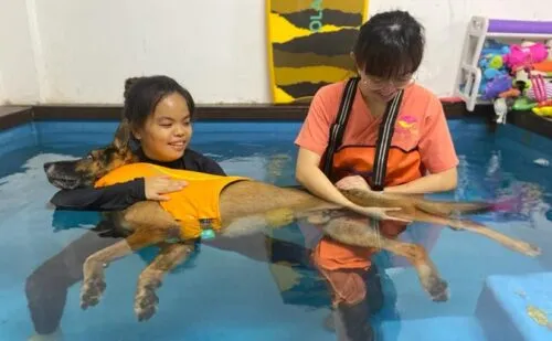 Nino Stretching in the warm salted pool